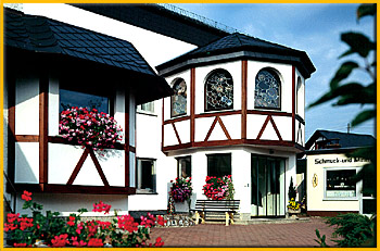 Eingang zum Mineralienraum und Edelsteinmuseum